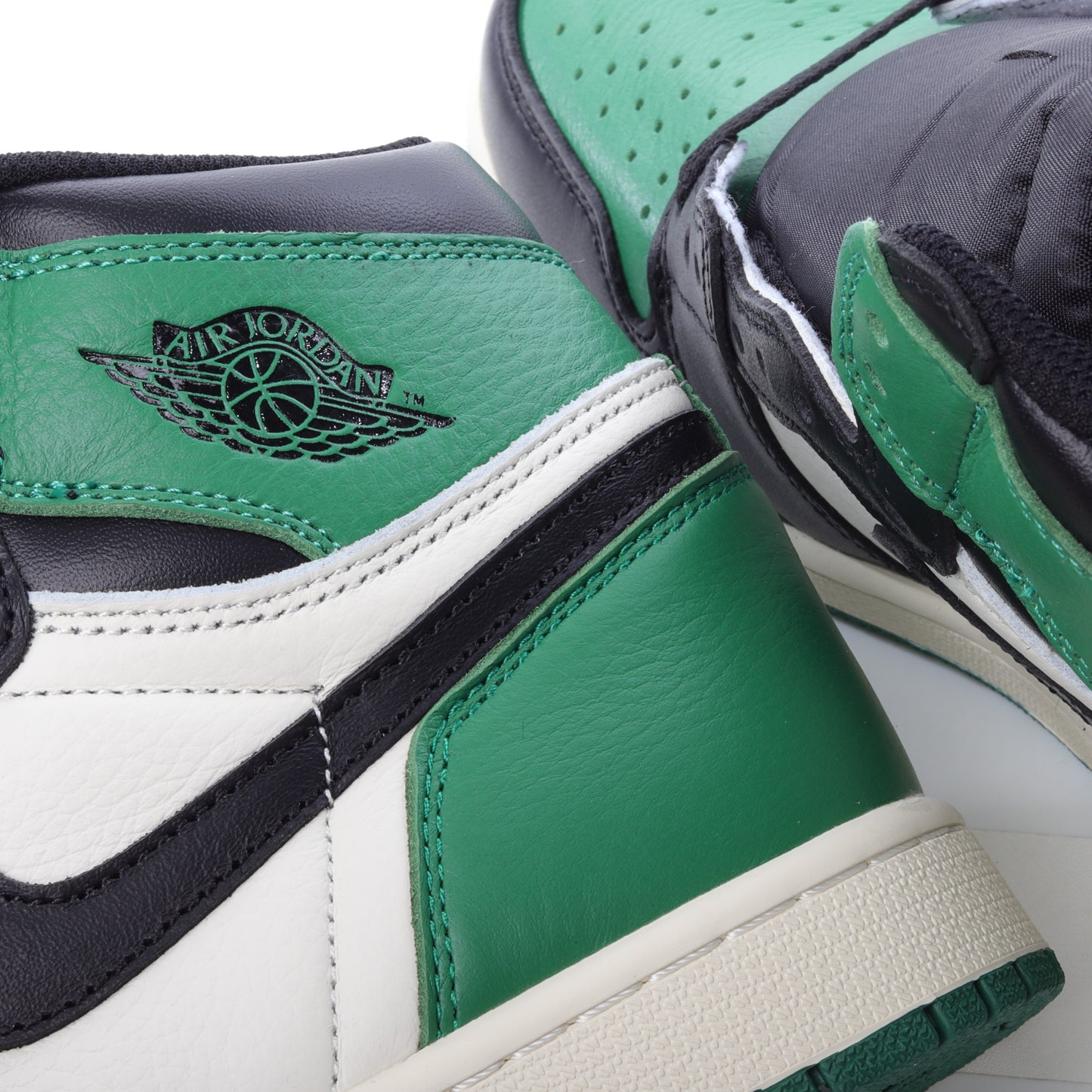Air Jordan 1 Retro High "Pine Green"