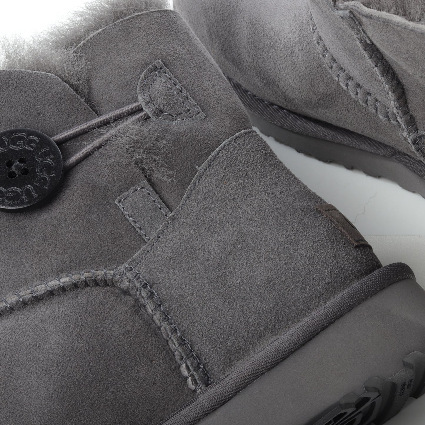 UGG Mini Bailey Button Grey Unisex