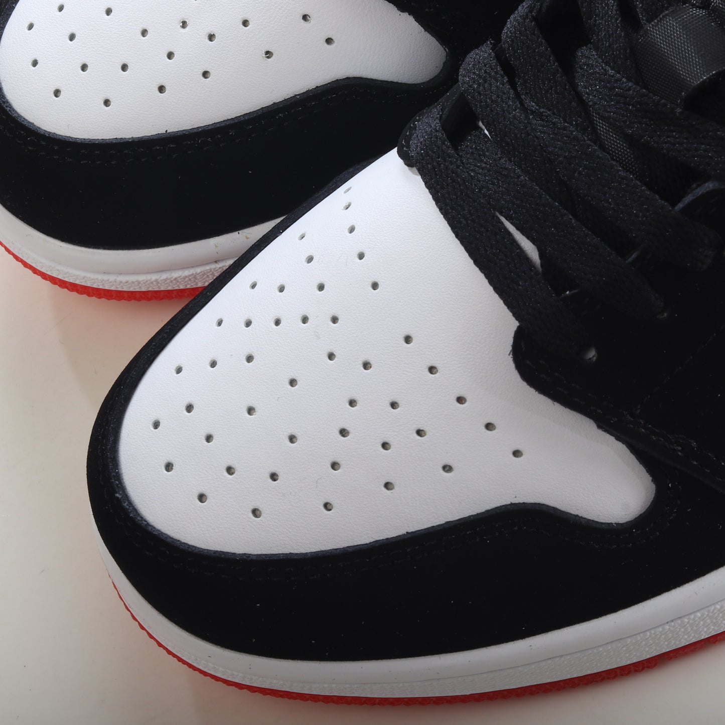 Air Jordan 1 Retro OG Low Black Toe