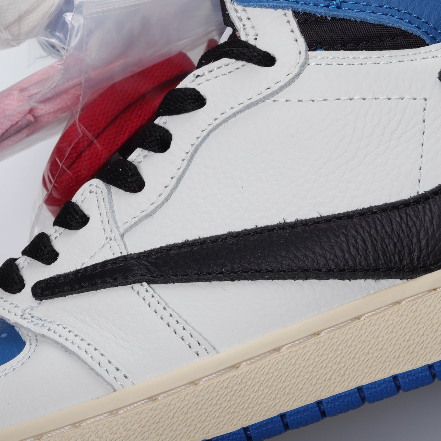 Air Jordan 1 Retro High OG SP Fragment x Travis Scott