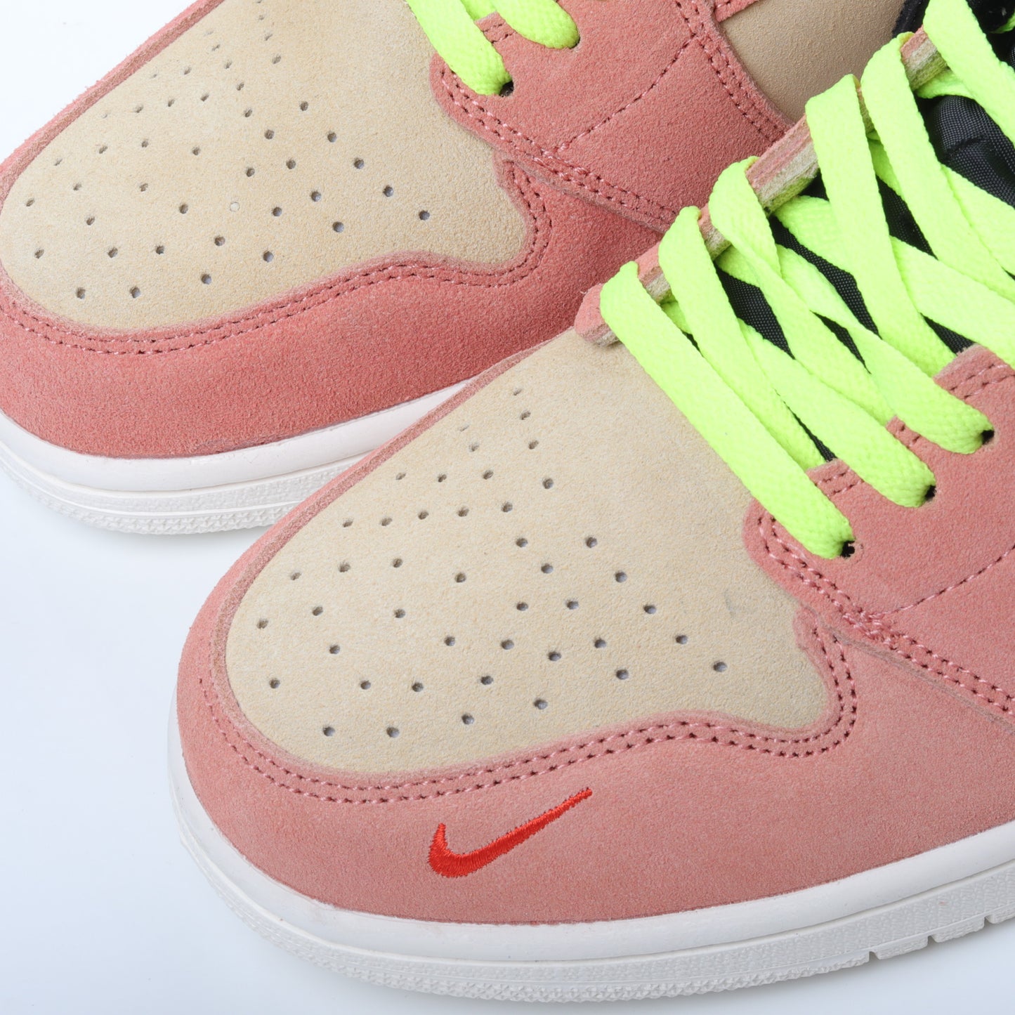 Air Jordan 1 High Switch 'Peach'