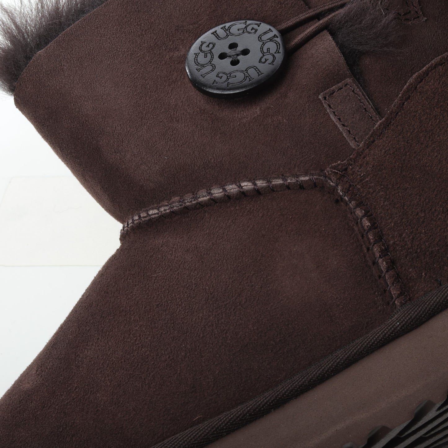 UGG Mini Bailey Button Brown Unisex
