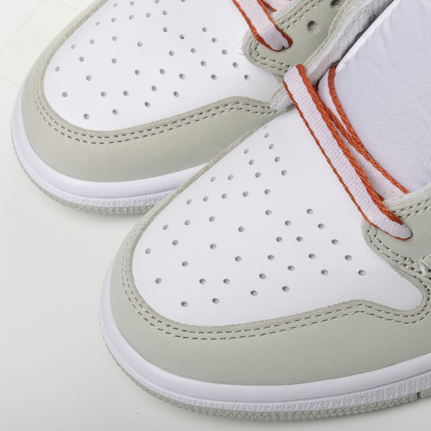 Air Jordan 1 Retro High OG Seafoam