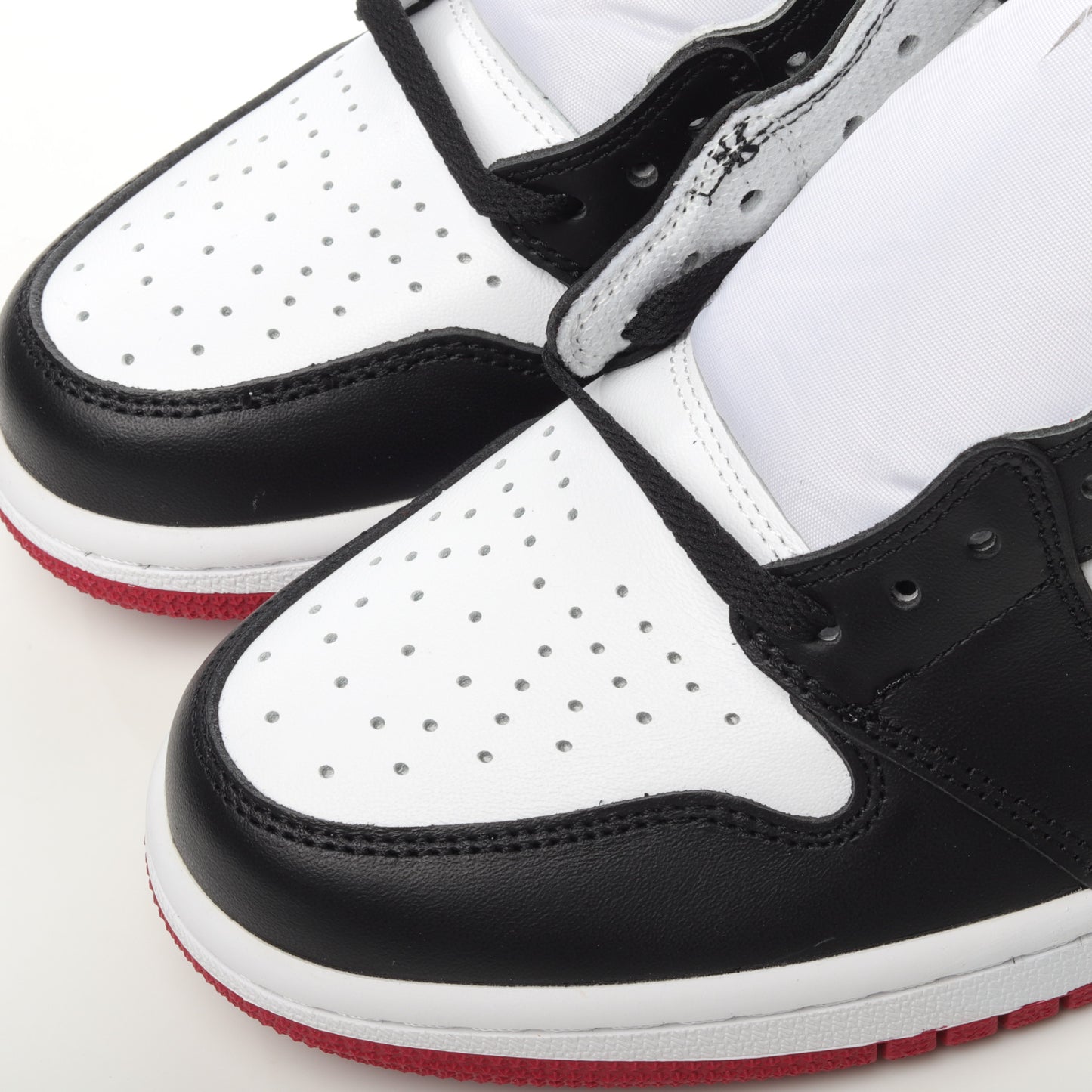 Air Jordan 1 Retro High Satin "Black Toe"