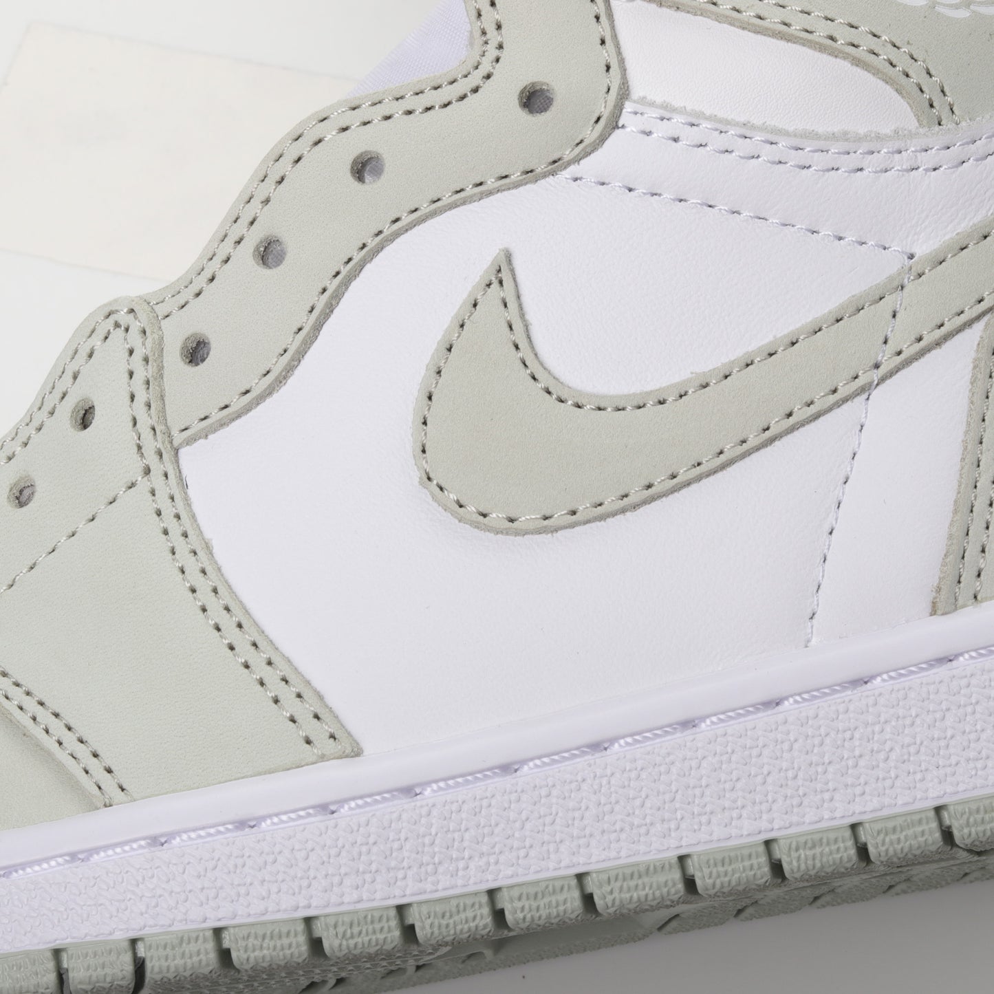 Air Jordan 1 Retro High OG Seafoam