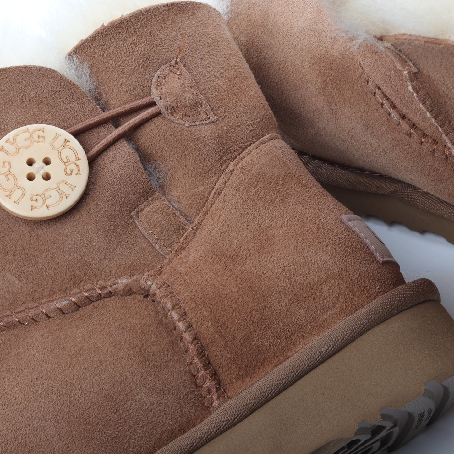 UGG Mini Bailey Button Chestnut Unisex
